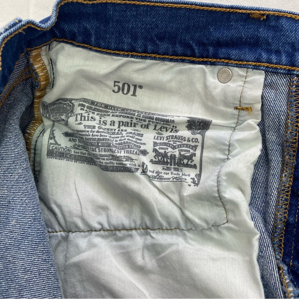 Levi 501 Cut Off Shorts - Picture 5 of 8